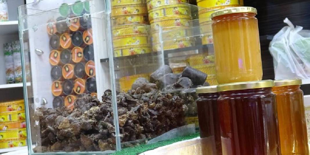 Bin bir emekle üretiliyor, gramı pile para ediyor! Şifa arayanlara çare: 50 gramı 1.250 TL’den satılıyor 5